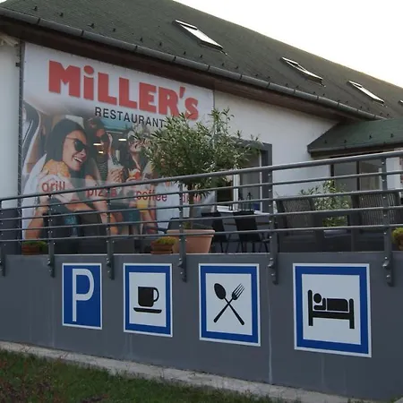 Miller's Panzio Es Etterem Inn *